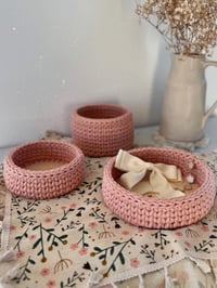 Image 2 of Set of 3 Crochet round baskets with wooden base