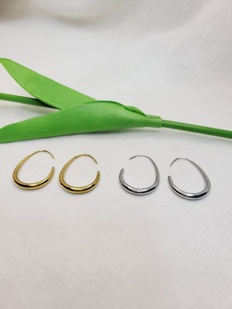 Image of Corinne Hoop Earrings 