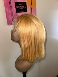 Image 2 of 8 inch honey blonde bob 