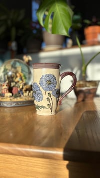 Image 4 of Poppy mug 02