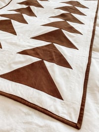 Image 4 of Linen Arrow Quilt