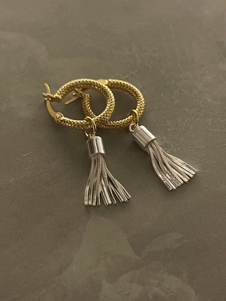 Image of No Hassle Tassle Hoops