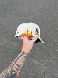 Image 4 of SWEATER BRIM MULTI TONE NEW YORK METS CUSTOM FITTED CAP