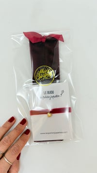 Image 3 of Copy of Copy of Le joli cadeau : Bracelet ruban velours et marque-page matelassé rouge