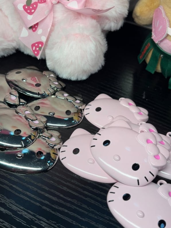 Image of large HK heads
