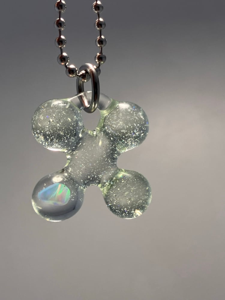 Image of sparkly clear with single opal clover