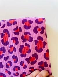 Image 1 of Jupette double gaze Léopard Rose, violet et rouge