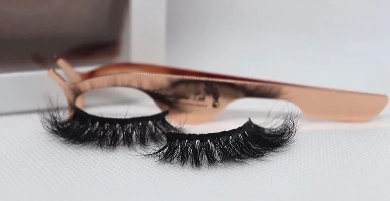 Simply Lashed Home