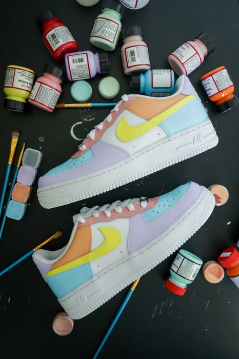 Welcome to sneakeaze customs