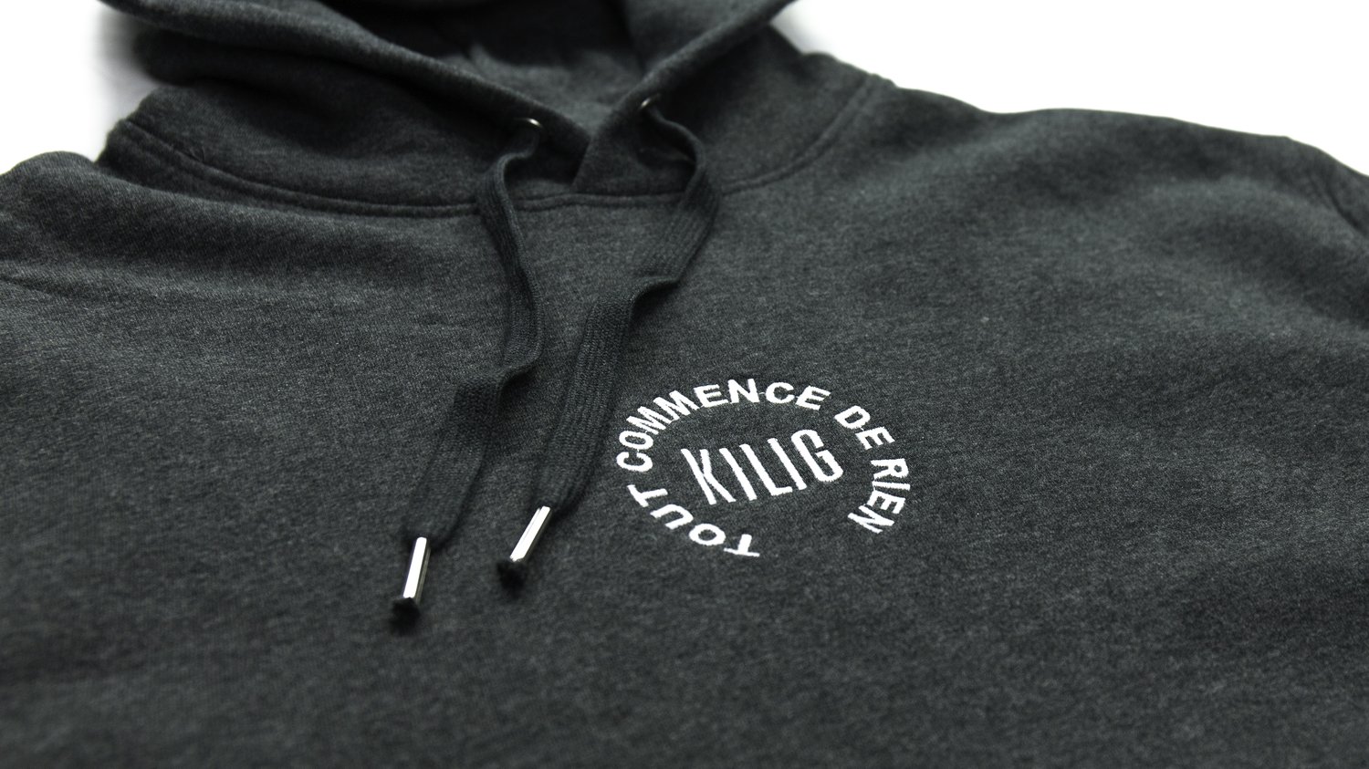 image_nantes_modèle_portant_vetements_streetwear